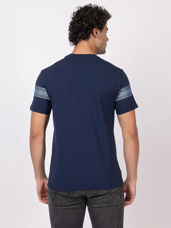 Men's Criss-Cross Print Roundneck - Image 16