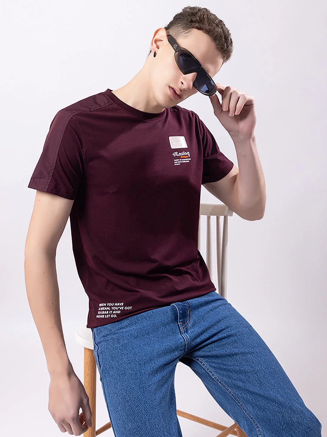 Men's Chest-print Sleek T-shirt - Image 4