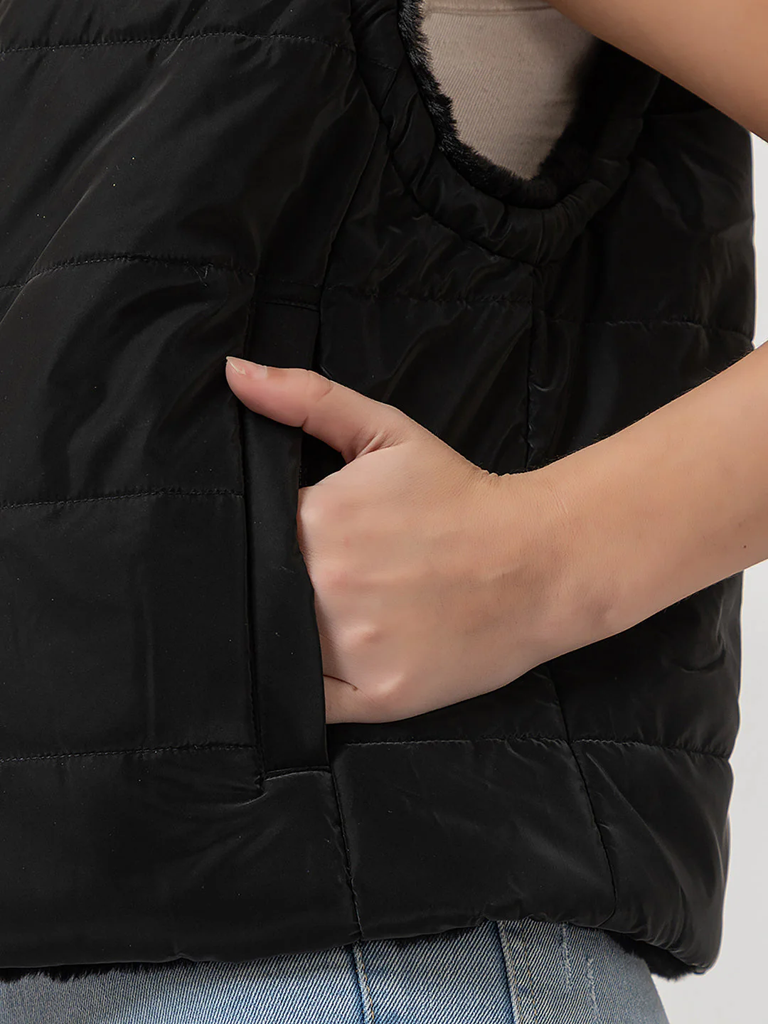 Women's Sleeveless Quilted Jacket - Image 2