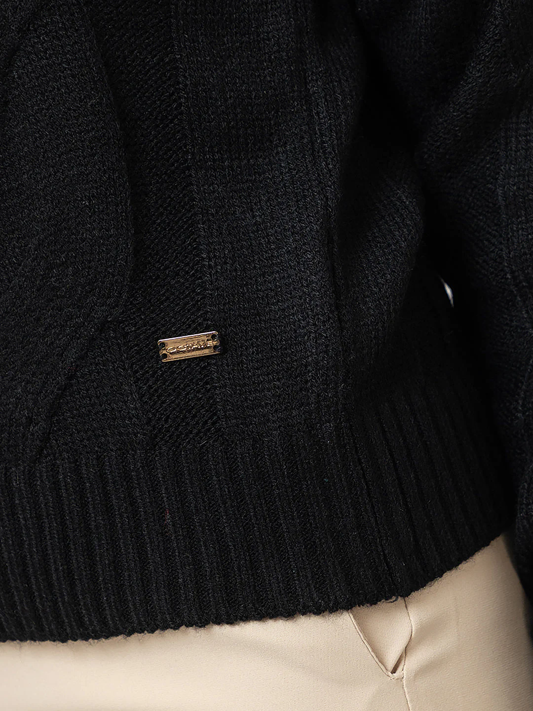 Women's Cozy Cable-Knit Sweater - Image 7